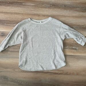 tan heathered uniqlo waffle top 3/4 sleeve. large, fits as an oversized medium.